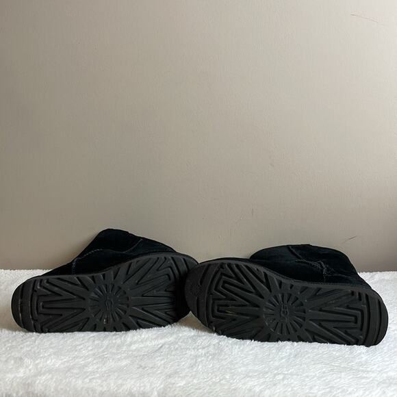 UGG Classic Tall Rubber LOGO Boots Womens 7 Sheepskin Suede Calf Length Black - Picture 7 of 7